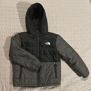 ❌SOLD ❌ The North Face Kids Black and Gray Puffer Jacket